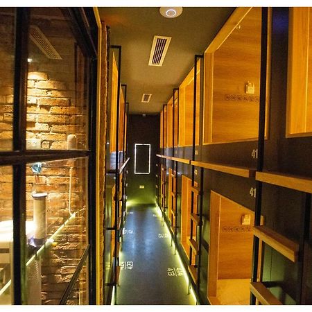 Khan Hoang Capsule Hotel (Adults Only) Hanoi Exteriör bild
