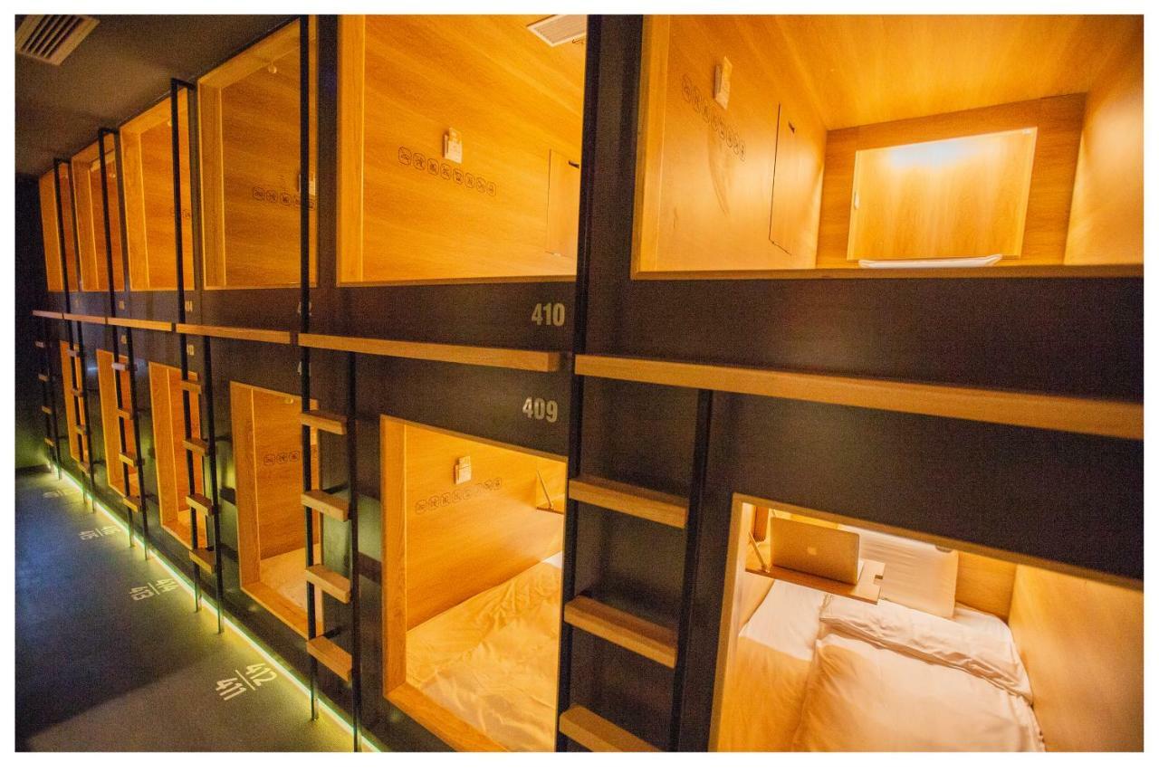 Khan Hoang Capsule Hotel (Adults Only) Hanoi Exteriör bild