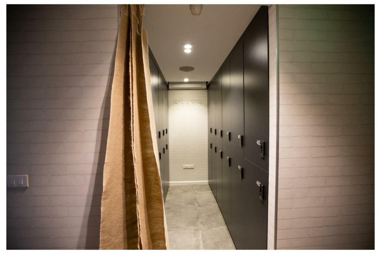Khan Hoang Capsule Hotel (Adults Only) Hanoi Exteriör bild