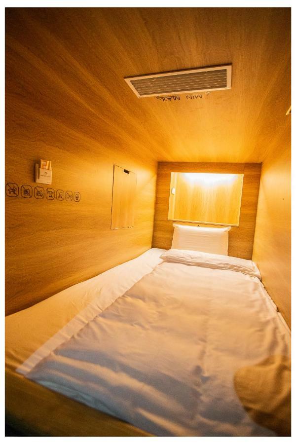 Khan Hoang Capsule Hotel (Adults Only) Hanoi Exteriör bild