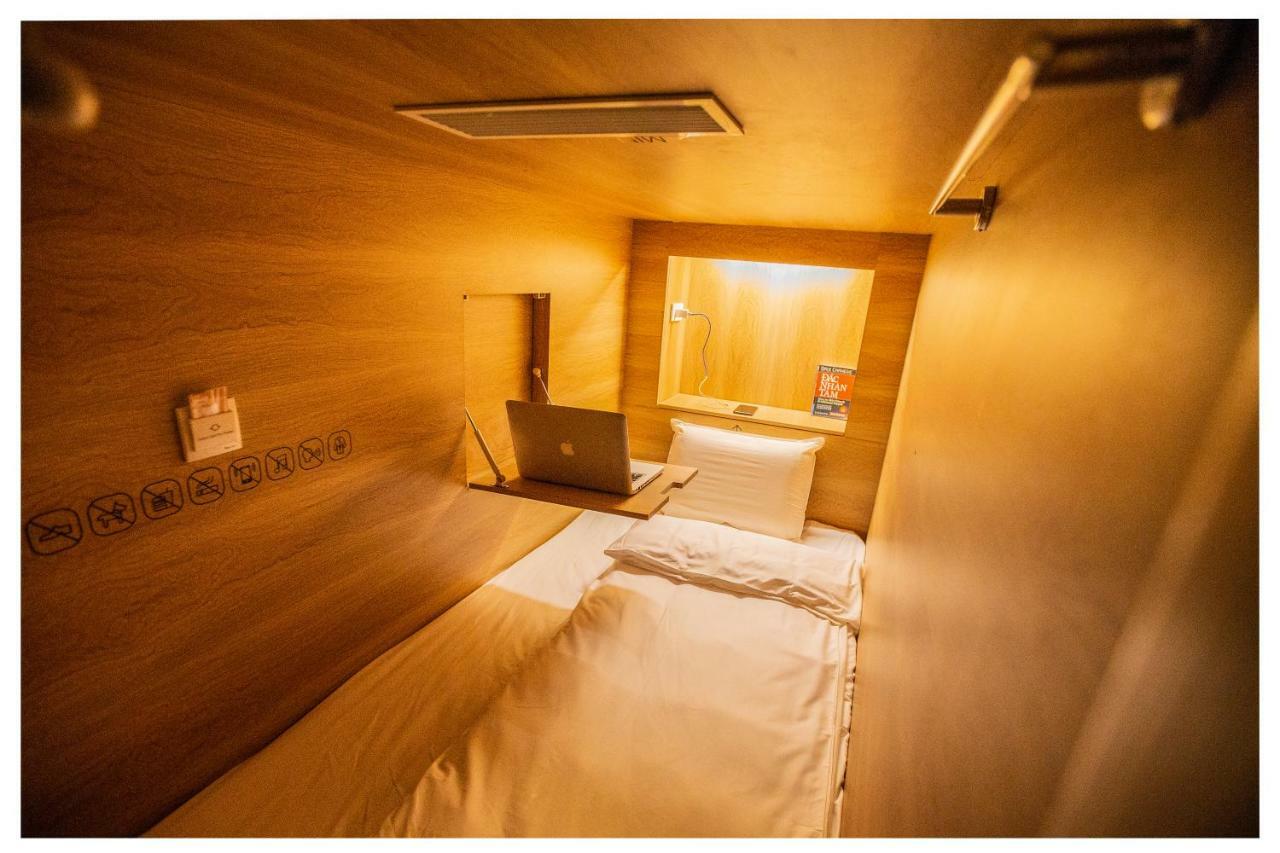 Khan Hoang Capsule Hotel (Adults Only) Hanoi Exteriör bild